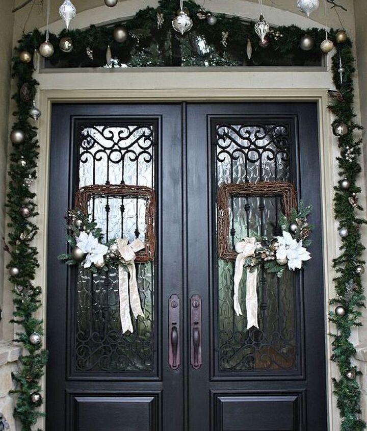 Xmas kitcheninspiration lightingdecor Christmas Porch and Front Door Garland DIY | Hometalk