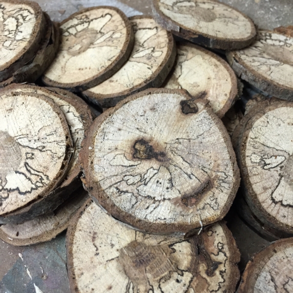 how to cut wooden disc wood slices hometalk low cost christmas decorations