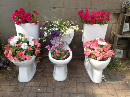 12 wacky and wonderful garden decorations gardening repurposing upcycling photo via tuinieren - Garden Decorations 12 wacky and wonderful garden decorations gardening repurposing upcycling photo via tuinieren - Garden Decorations