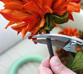 easy fall wreath in 5 minutes, crafts, seasonal holiday decor, wreaths