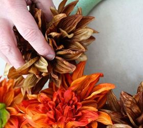 easy fall wreath in 5 minutes, crafts, seasonal holiday decor, wreaths