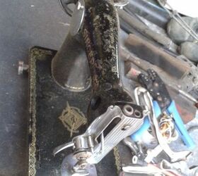 singer sewing machine, painted furniture, repurposing upcycling, Machine on the floor to get a good look At i