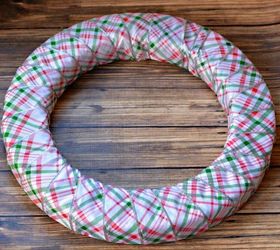 cookie cutter christmas wreath, christmas decorations, crafts, wreaths