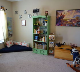 play room reading nook with pallet seat 30dayflip, decoupage, entertainment rec rooms, painted furniture, pallet, repurposing upcycling, shelving ideas