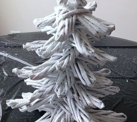 create a recycled newspaper woven stars tree, crafts, repurposing upcycling, seasonal holiday decor