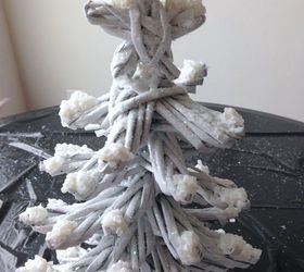 create a recycled newspaper woven stars tree, crafts, repurposing upcycling, seasonal holiday decor
