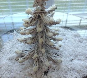create a recycled newspaper woven stars tree, crafts, repurposing upcycling, seasonal holiday decor