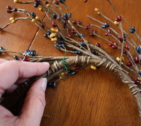 easy pip berry centerpiece wreath, crafts, seasonal holiday decor, wreaths