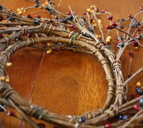 easy pip berry centerpiece wreath, crafts, seasonal holiday decor, wreaths