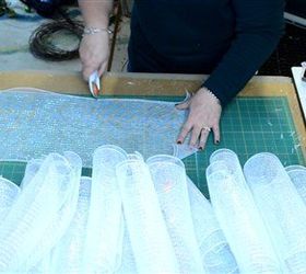 how to make deco mesh snowman wreath, crafts, how to, seasonal holiday decor, wreaths