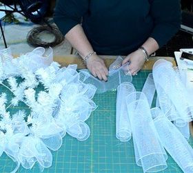 how to make deco mesh snowman wreath, crafts, how to, seasonal holiday decor, wreaths