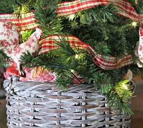 thrift store christmas tree basket, chalk paint, christmas decorations, crafts, seasonal holiday decor