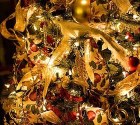 how to decorate your christmas tree, christmas decorations, how to