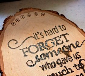 diy woodburned tribute plaque for a loved one for beginners, crafts
