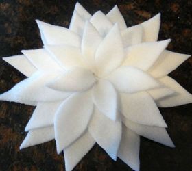 poinsettia christmastree skirt diy, christmas decorations, crafts, how to, seasonal holiday decor