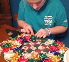 diy christmas bow wreath, christmas decorations, crafts, wreaths