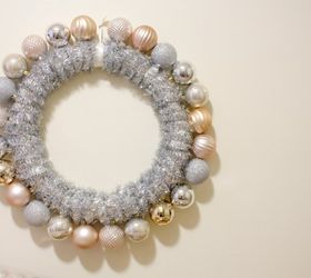 christmas ornament wreath, christmas decorations, crafts, seasonal holiday decor, wreaths, All around the circle thats a newfie ref