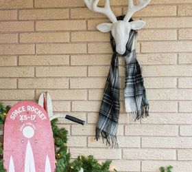 front porch christmas decor, christmas decorations, curb appeal, porches, seasonal holiday decor