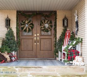 front porch christmas decor, christmas decorations, curb appeal, porches, seasonal holiday decor