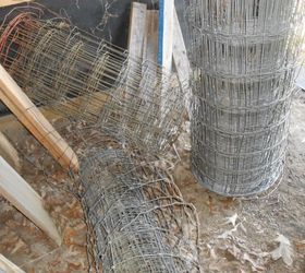 wire fencing turned christmas light decor, christmas decorations, seasonal holiday decor