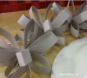 upcycled paper tube holiday christmas wreath, christmas decorations, seasonal holiday decor, wreaths