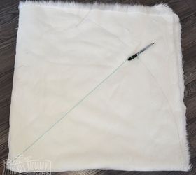 diy no sew faux fur christmas tree skirt, christmas decorations, crafts, seasonal holiday decor