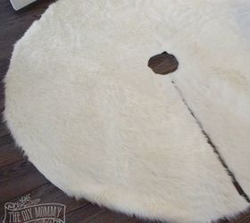 diy no sew faux fur christmas tree skirt, christmas decorations, crafts, seasonal holiday decor