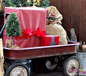 cozy and rustic holiday porch homeforchristmas, christmas decorations, porches, seasonal holiday decor
