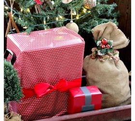 cozy and rustic holiday porch homeforchristmas, christmas decorations, porches, seasonal holiday decor