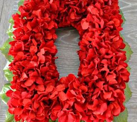diy red hydrangea christmas wreath, christmas decorations, crafts, hydrangea, seasonal holiday decor, wreaths