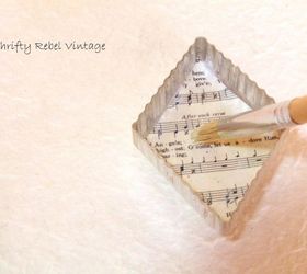 repurposed cookie cutter ornaments, christmas decorations, crafts, decoupage, repurposing upcycling, seasonal holiday decor