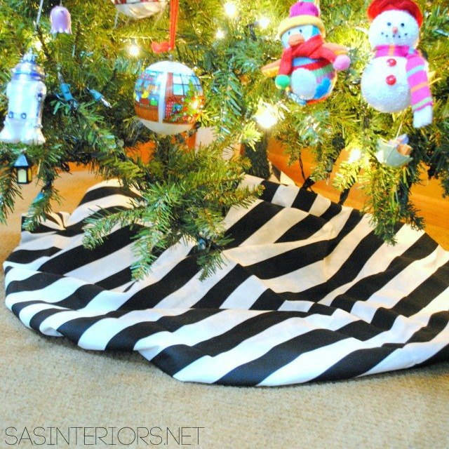 15 Gorgeous Christmas Tree Skirts that only Look Expensive | Hometalk