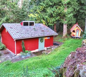 christmas decorating outdoors, christmas decorations, container gardening, gardening, seasonal holiday decor