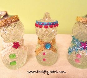 repurposed salt and pepper snowpeople ornaments, christmas decorations, crafts, repurposing upcycling, seasonal holiday decor