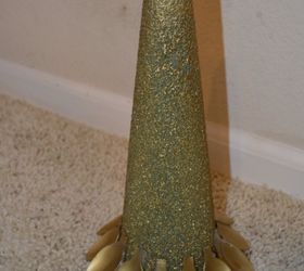 diy spoon christmas tree, christmas decorations, crafts, repurposing upcycling, seasonal holiday decor