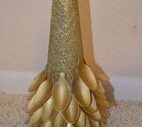 diy spoon christmas tree, christmas decorations, crafts, repurposing upcycling, seasonal holiday decor