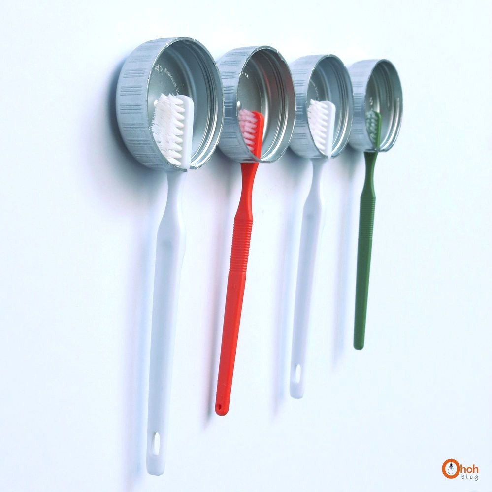 Craft Hang Paint Brush In Plastic Bottle For Cleaning Craft Hang Paint Brush In Plastic Bottle For Cleaning