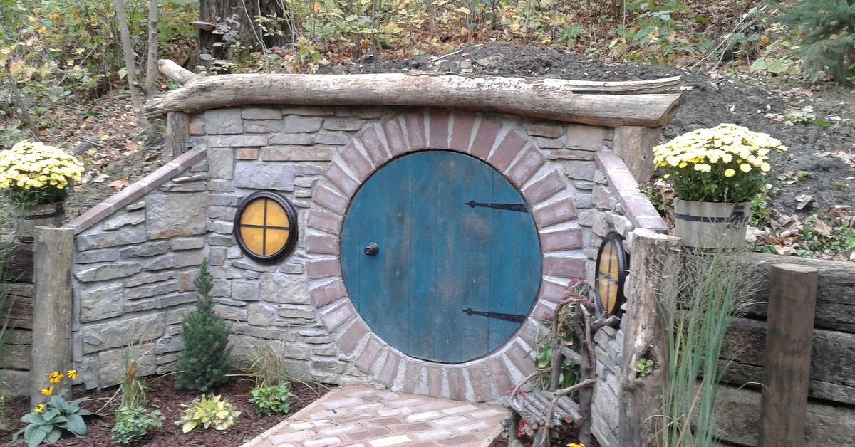 Building our own Hobbit Hole Hometalk
