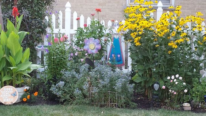 Flower Garden Designs flower garden designs to color every season tavernierspa Garden Walk Fairies Gnomes And Flower Garden Design Flowers Gardening Outdoor Living Flower Garden Designs flower bed designs for front of house use shrubs small trees to form the Garden Walk Fairies Gnomes And Flower Garden Design Flowers Gardening Outdoor Living