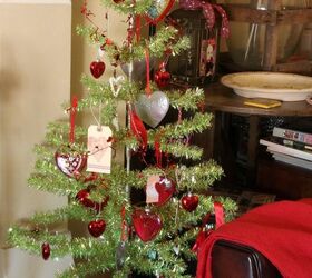 luv on the mantel, fireplaces mantels, seasonal holiday decor, valentines day ideas
