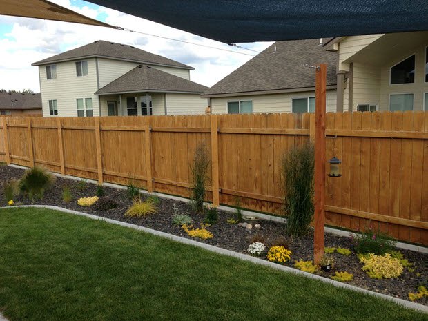 Got Ugly Metal Fence Posts Easy Diy Cure Hometalk Got Ugly Metal Fence Posts Easy Diy Cure Fences Outdoor Living