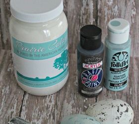 painted plastic easter eggs, chalk paint, crafts, easter decorations, seasonal holiday decor