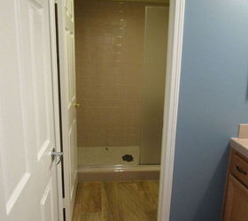 kids guest bathroom update from builder basic to wow on a budget, bathroom ideas, home decor, home improvement, BEFORE