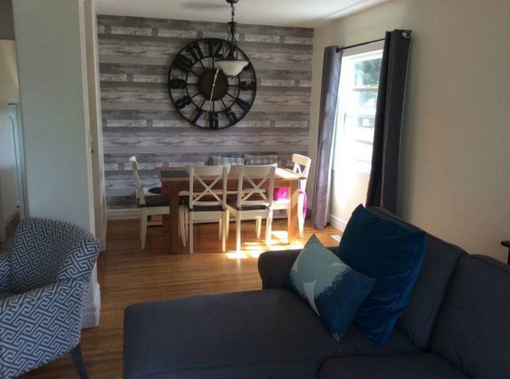 13 Low-Budget Ways to Decorate Your Living Room Walls ...