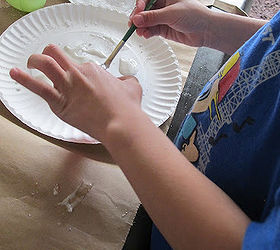 epson salt easter eggs, crafts, Paint the glue on the egg