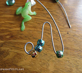 garden art frog prince free tutorial, crafts, gardening, The wire can be shaped with pliers to form a froggish foot