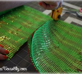 Deco Mesh Christmas Wreath Using Window Pane Mesh Hometalk