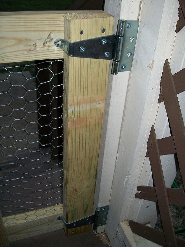 porch gate with latch, decks, outdoor living, porches, Close up of hinge