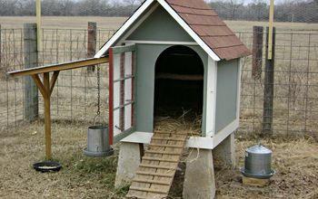 Repurposed Doghouse Into a Chicken Coop!
