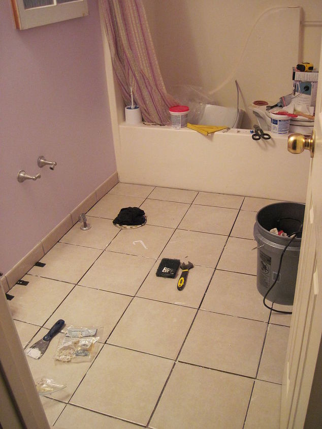 tiling bathroom floor, The beginning of the floor